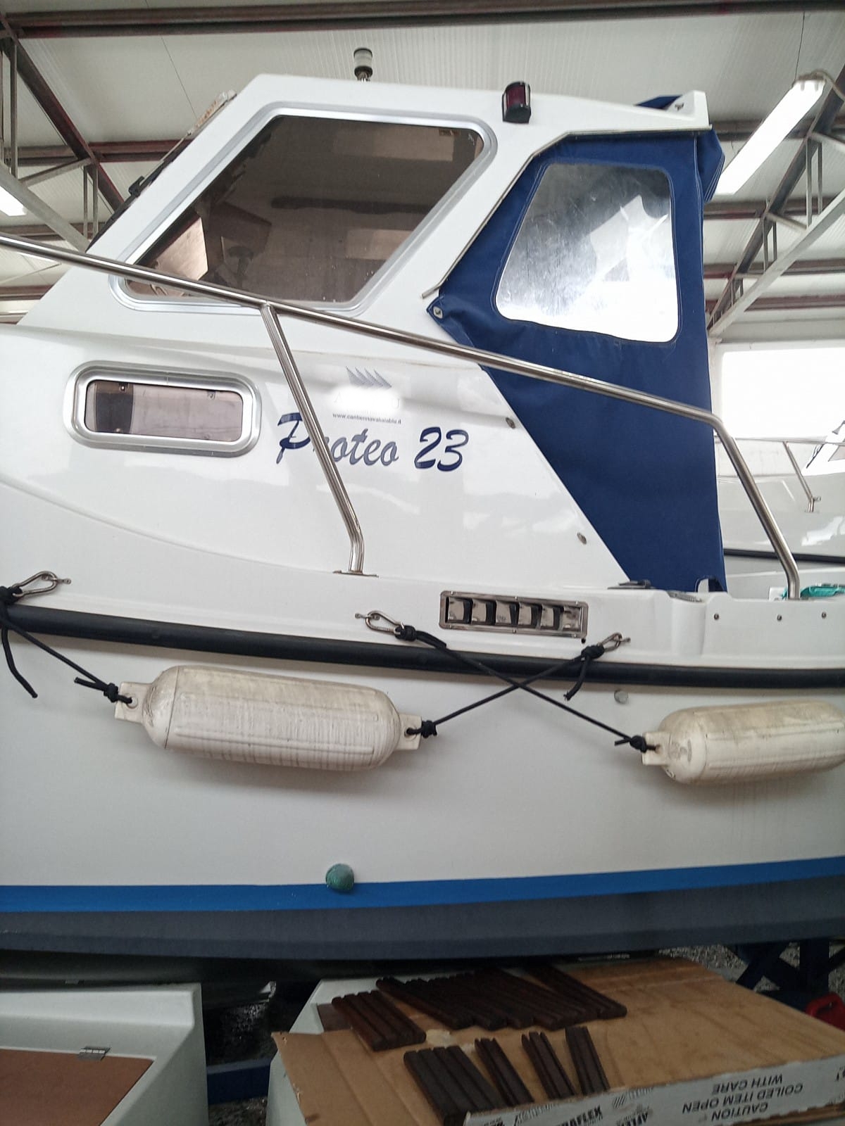 Proteo 23 + Aifo 80 hp ala blu pilotina livorno boats natante boat barco bateaux refitting 2023 entrobordo diesel